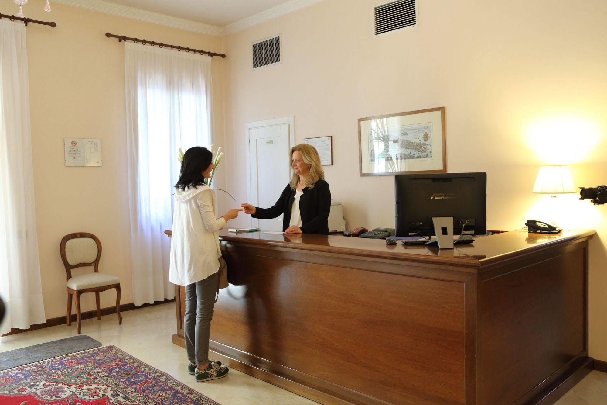 伊斯奥拉迪卡浦拉酒店 米拉 外观 照片